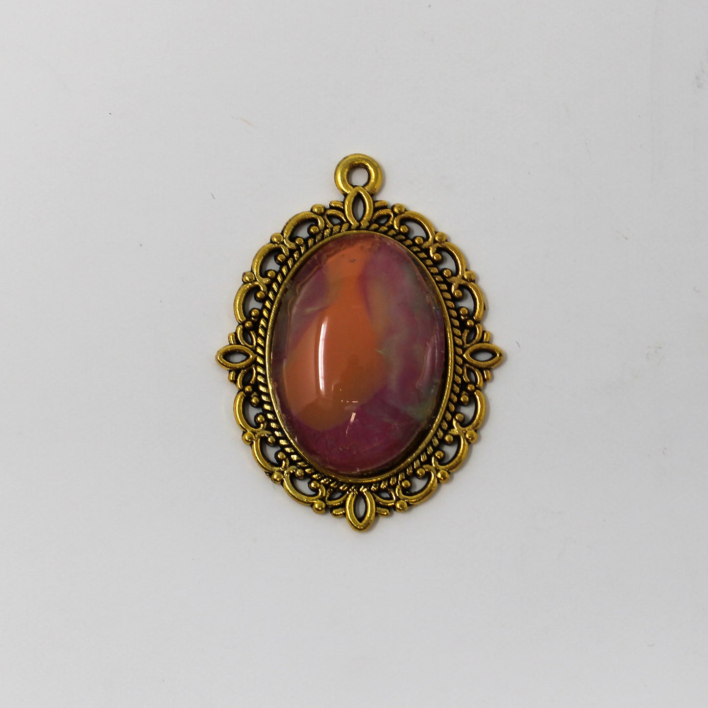 Victorian Gold oval pendant