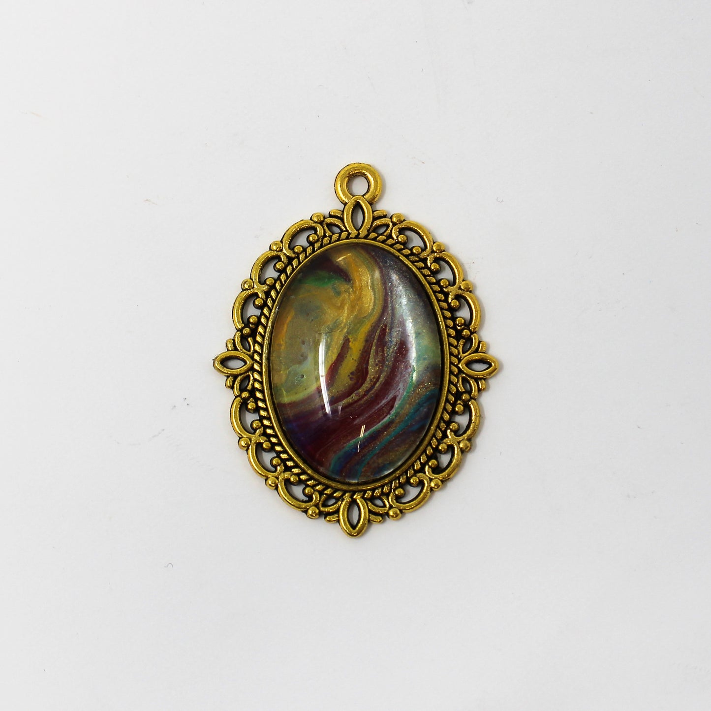 Victorian Gold oval pendant