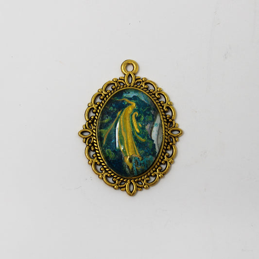 Victorian Gold oval pendant